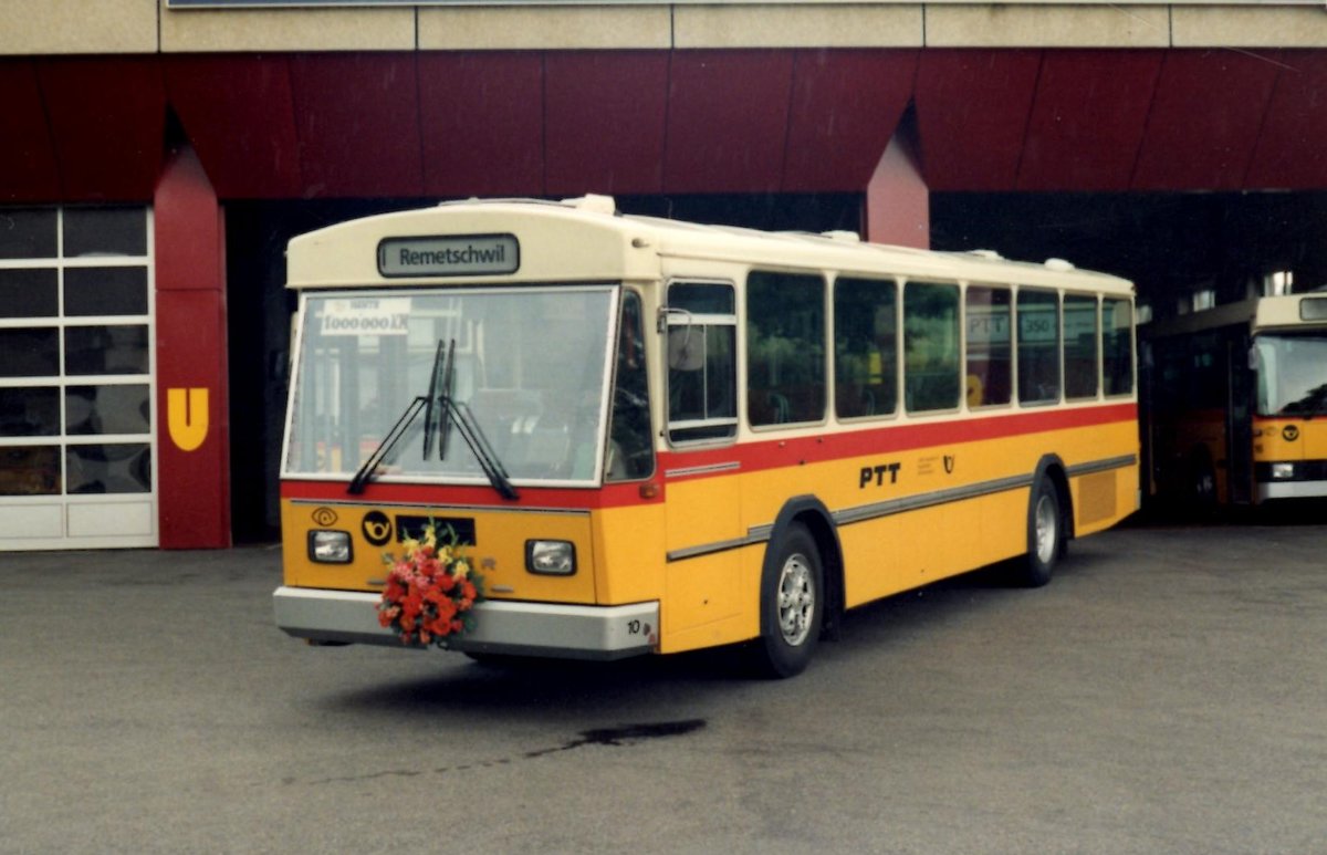 (MD158) - Aus dem Archiv: Steffen, Remetschwil - Nr. 10/AG 8910 - Saurer/Tscher im August 1990 in Remetschwil, Garage