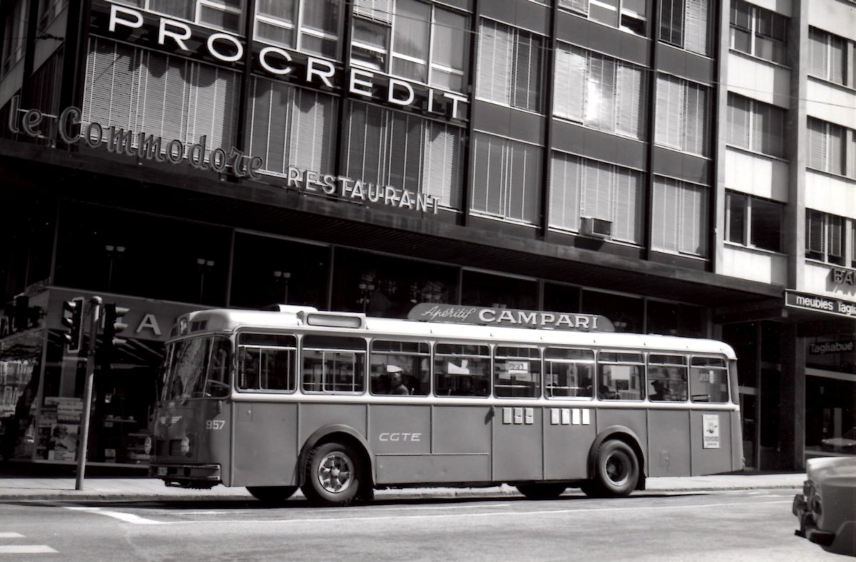 (MD261) - Aus dem Archiv: TPG Genve - Nr. 957/GE 96'152 - Saurer um 1975 in Genve