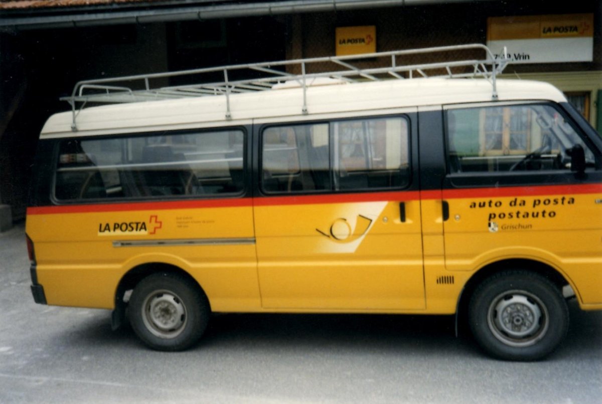 (MD312) - Aus dem Archiv: Gabriel, Vrin - GR 46'706 - Mazda im August 1999 in Vrin, Post