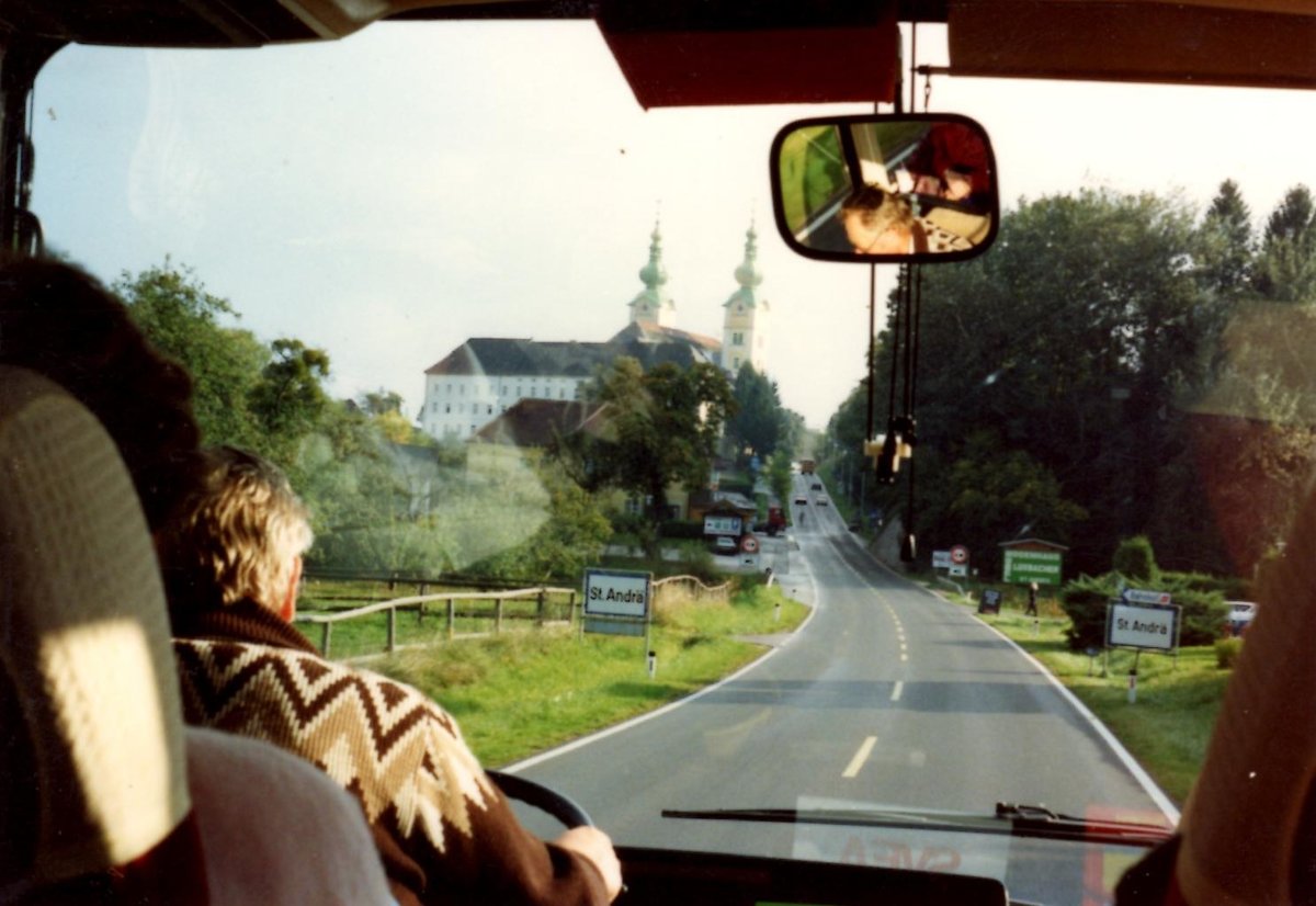 (MD402) - Aus dem Archiv; aus der Schweiz: Rutishauser, Mnchwilen - TG 49'942 - Setra im Jahr 1990 in St. Andr (Innenaufnahme)