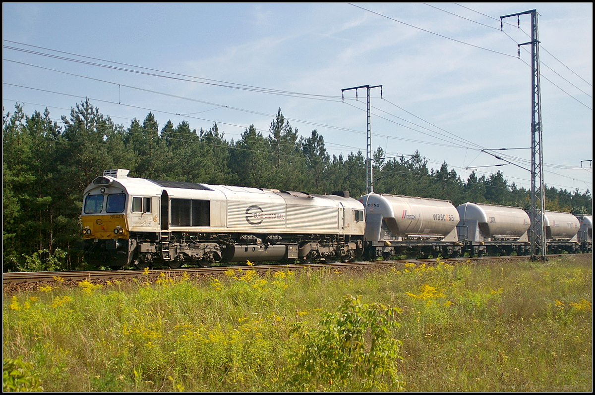 MEG 266 442-3 fuhr mit einem Silowagenzug am 30.08.2017 durch die Berliner Wuhlheide