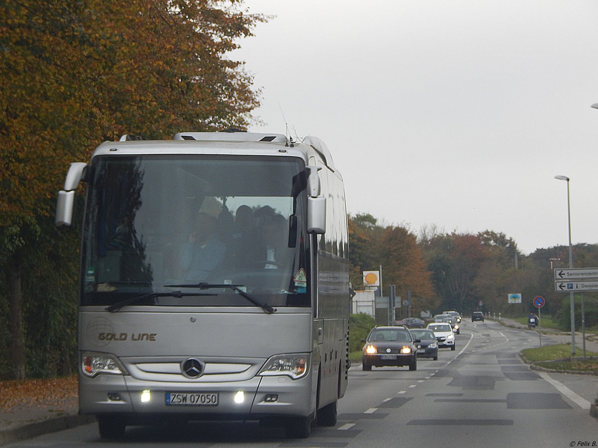 Mercedes Atego Prestige von Gold Line aus Polen in Sassnitz. 