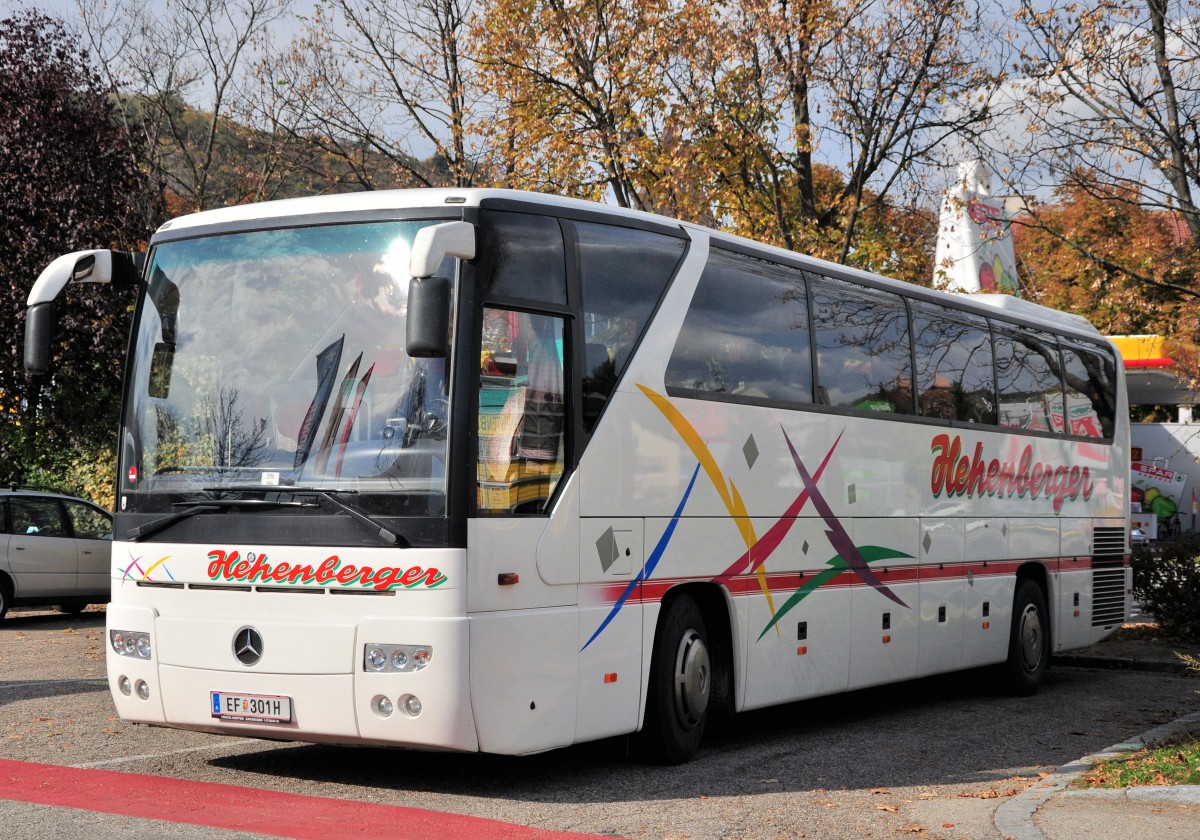 Mercedes Benz Tourismo von Hehenberger Reisen / sterreich im Herbst 2013 in Krems gesehen.