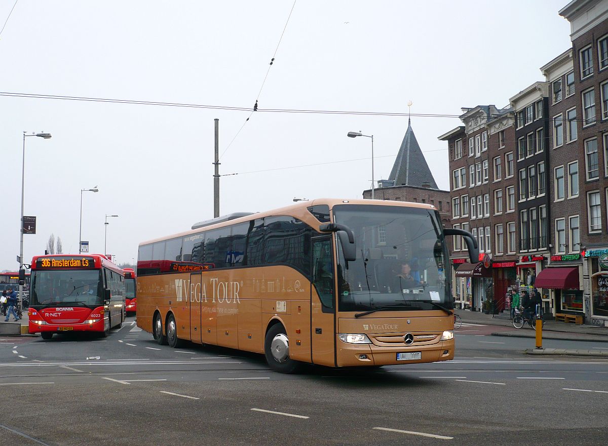 Mercedes-Benz Tourismo Reisebus der Firma Vega Tour aus Tschechien. Prins Henderikkade, Amsterdam, Niederlande 11-02-2015.

Mercedes-Benz Tourismo reisbus van de firma Vega Tour uit Tsjechi. Prins Henderikkade, Amsterdam 11-02-2015.
