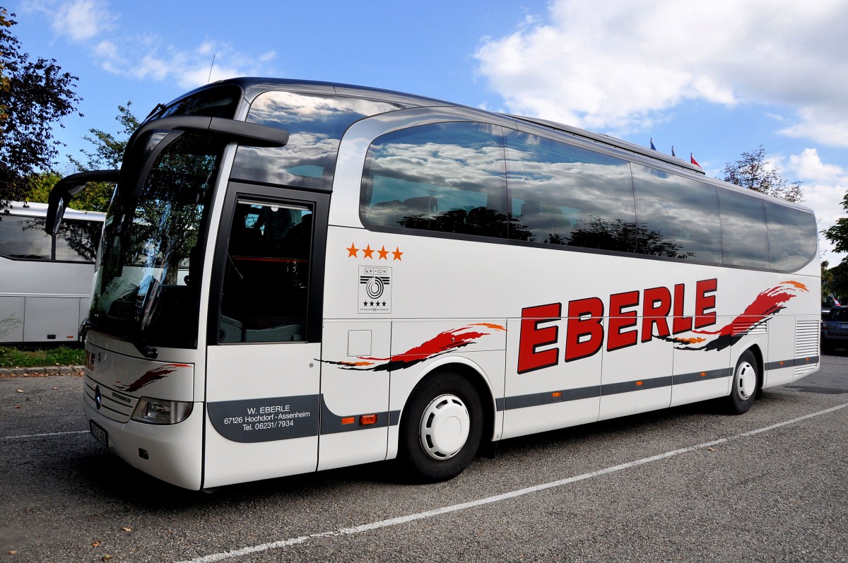 MERCEDES BENZ TRAVEGO von EBERLE Reisen aus der BRD im September 2013 in Krems gesehen.