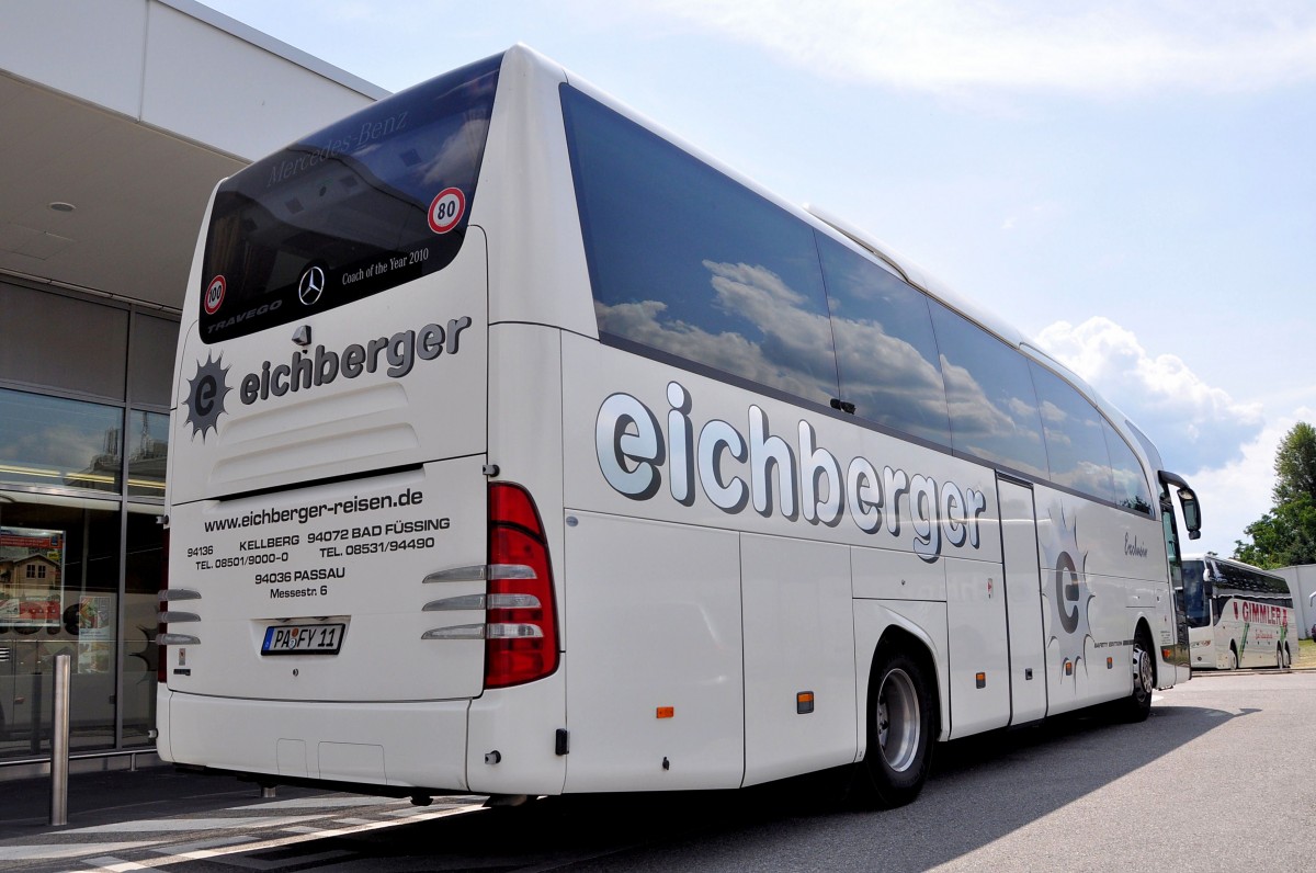 MERCEDES BENZ TRAVEGO von EICHBERGER Reisen im Juli 2013 in Krems an der Donau.
