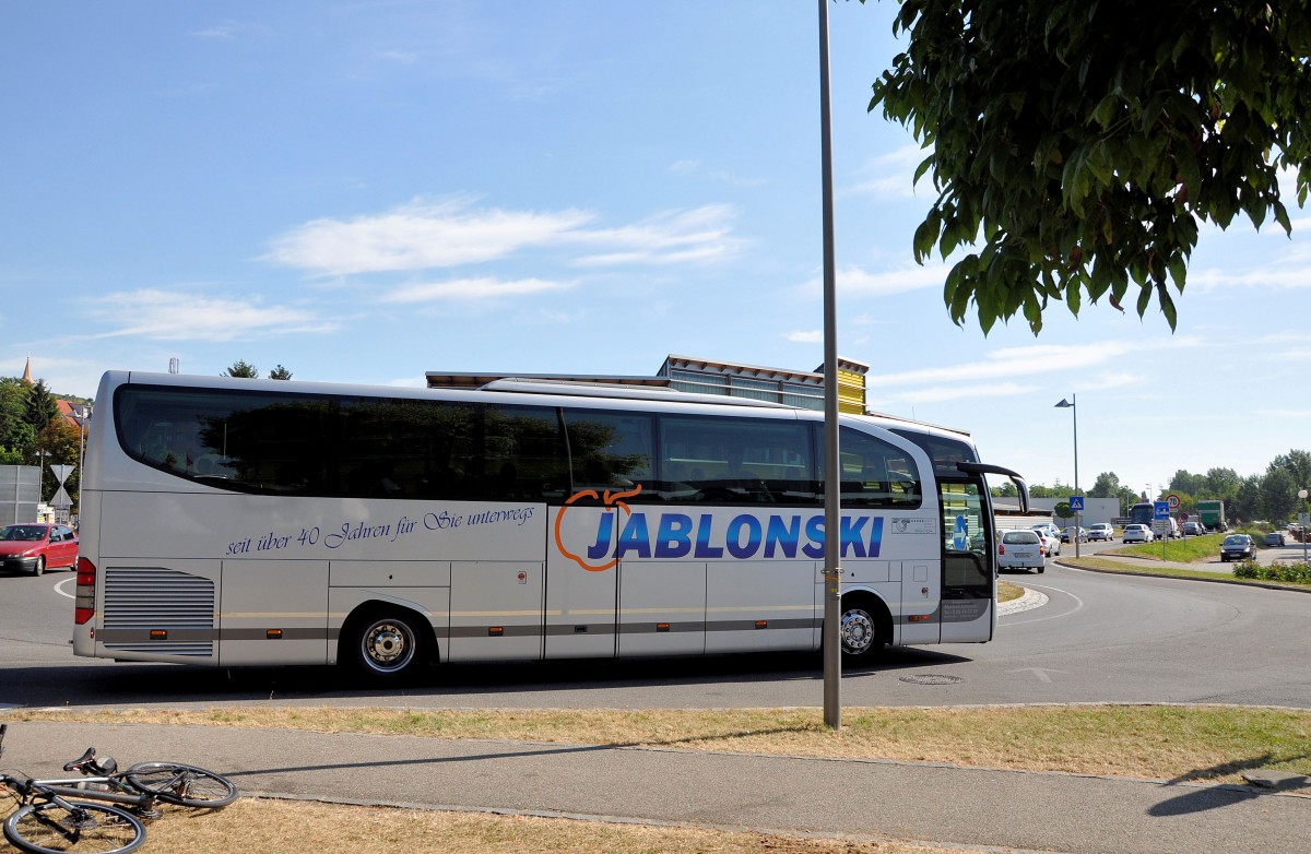 MERCEDES BENZ TRAVEGO von JABLONSKI Reisen im Juli 2013 in Krems unterwegs.