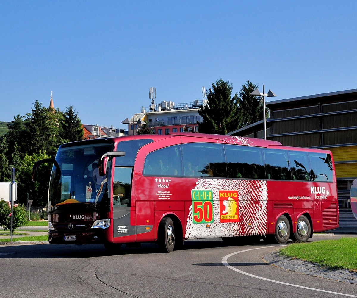 MERCEDES BENZ TRAVEGO von der KLUG TOURISTIK aus sterreich im September 2013 in Krems gesehen.