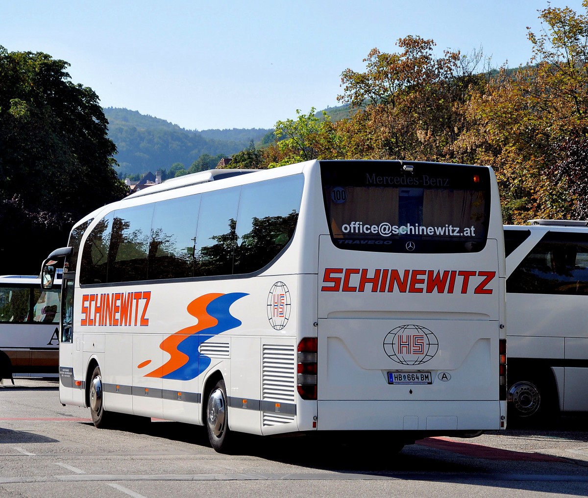 MERCEDES BENZ Travego von SCHINEWITZ Reisen aus sterreich im September 2013 in Krems unterwegs.