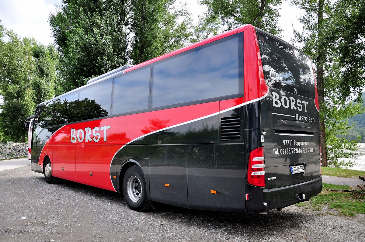 Mercedes Bnez Tourismo von Borst Reisen aus der BRd am 1. August 2014 bei Krems gesehen.
