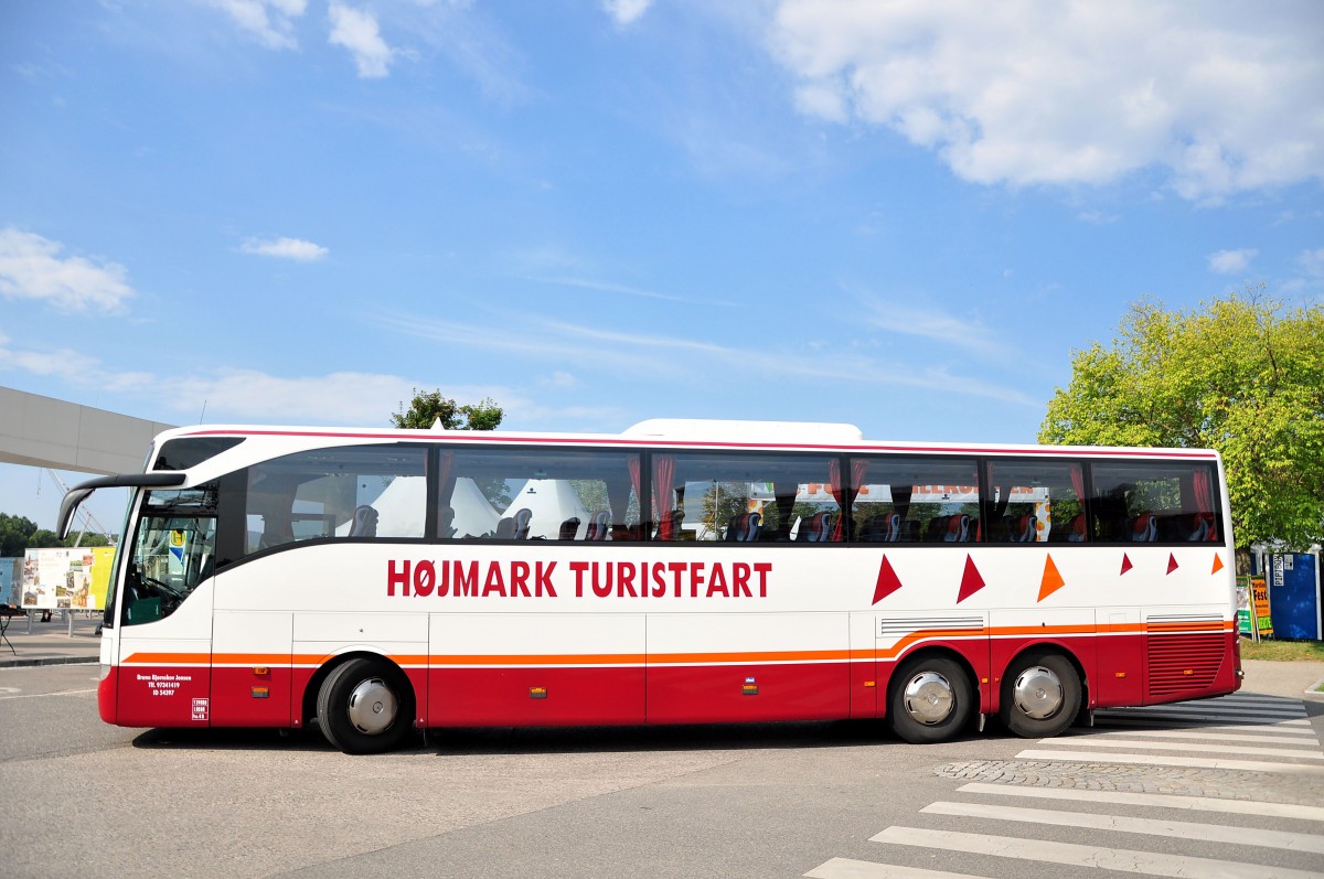 Mercedes Bnez Tourismo von Hojmark aus Holland am 17.Juli 2014 in Krems gesehen.