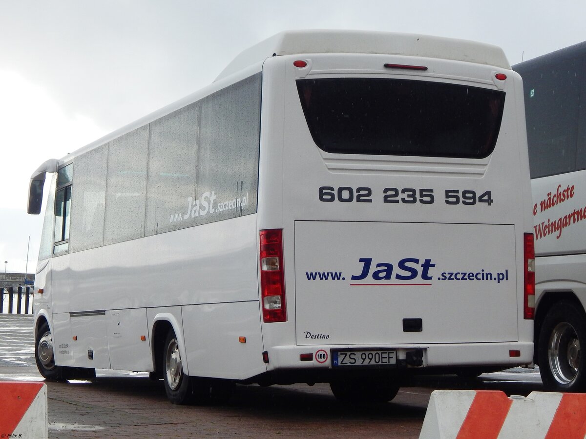 Mercedes Destino von Jast aus Polen im Stadthafen Sassnitz.