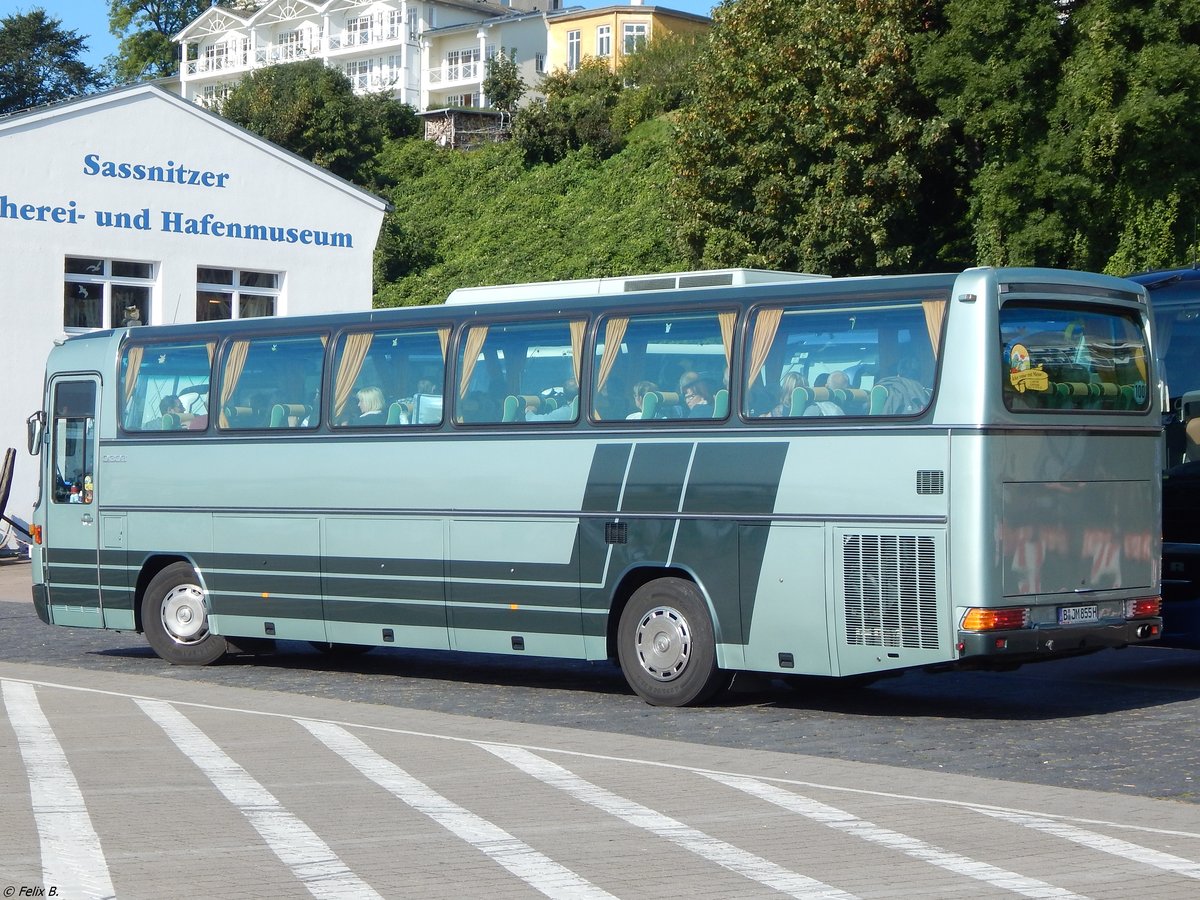 Mercedes O 303 von Meise-Reisen aus Deutschland im Stadthafen Sassnitz.