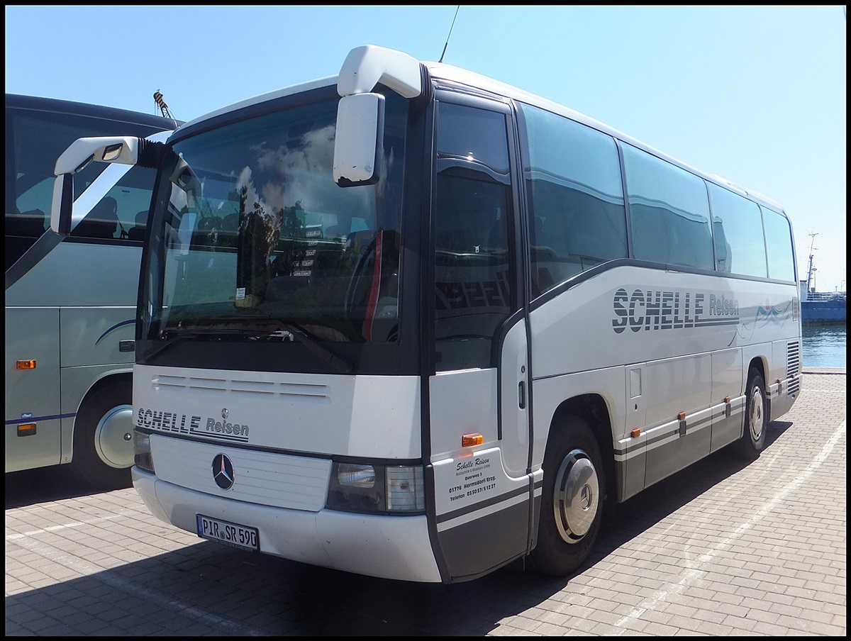 Mercedes O 404 von Schelle Reisen aus Deutschland im Stadthafen Sassnitz.