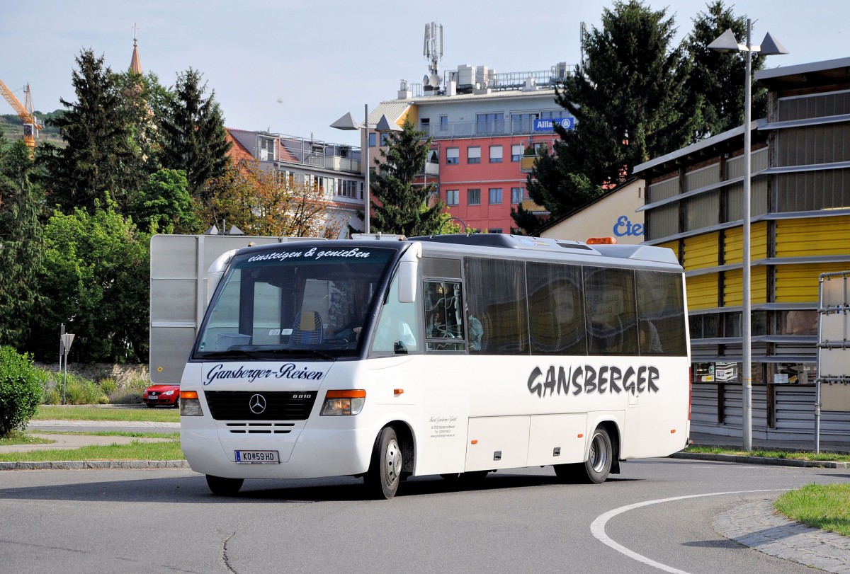 Mercedes O 818 von Gansberger Reisen aus Niedersterreich im Juni 2015 in Krems gesehen.