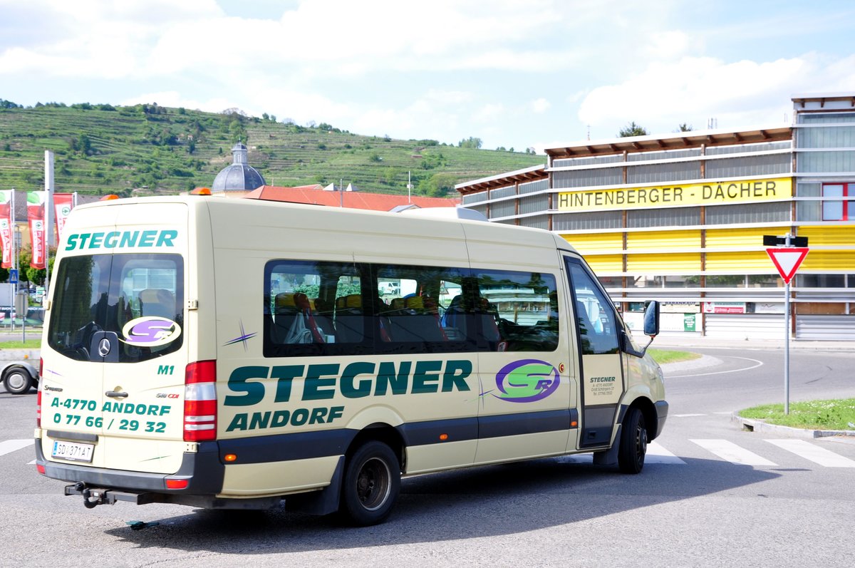 Mercedes Sprinter 518 CDI von Stegner Reisen aus sterreich in Krems gesehen.