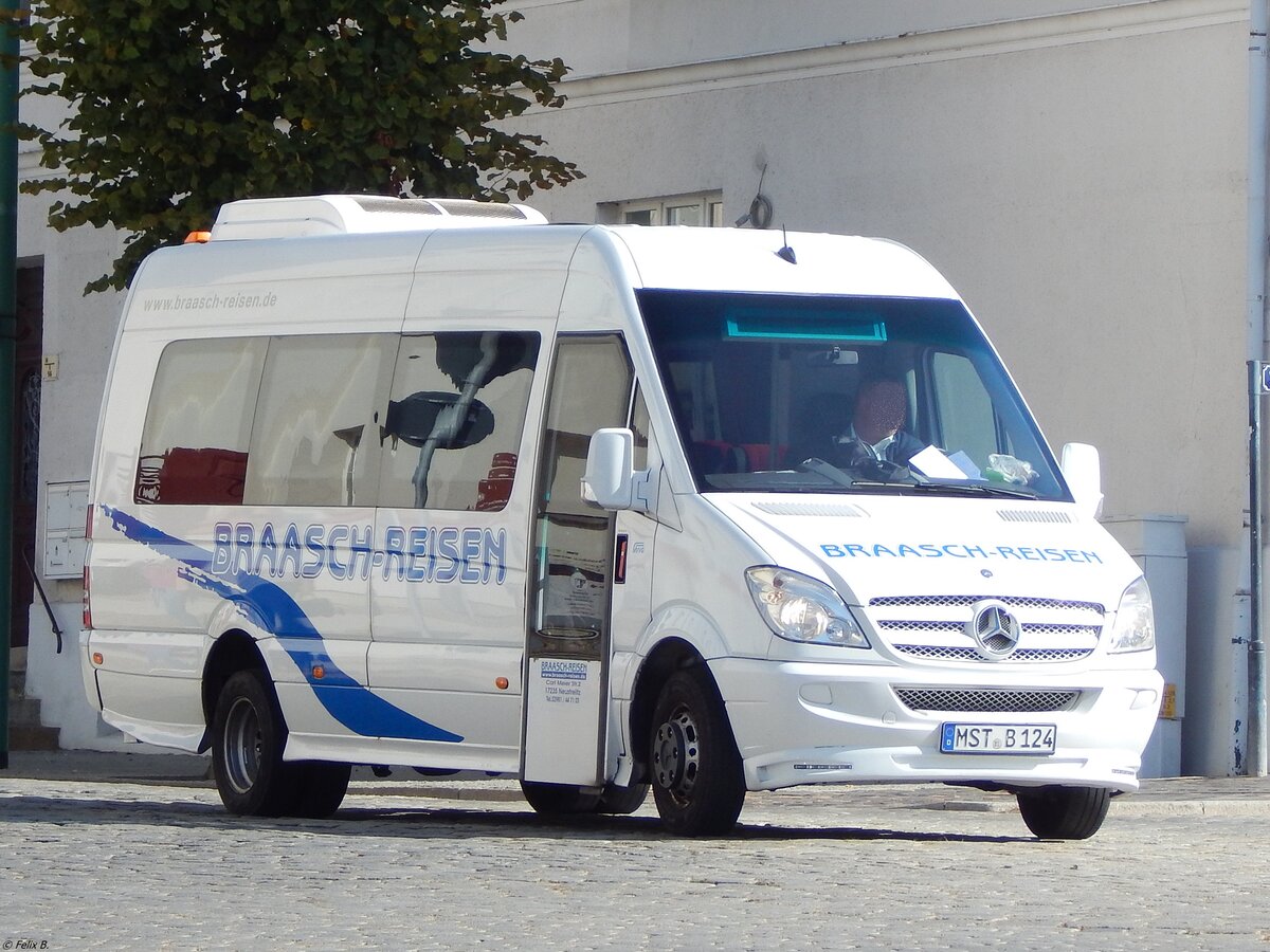 Mercedes Sprinter von Braasch Reisen aus Deutschland in Neustrelitz.