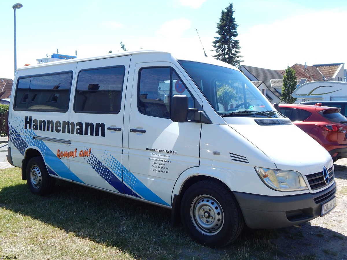 Mercedes Sprinter von Hannemann-Reisen aus Deutschland in Sassnitz.