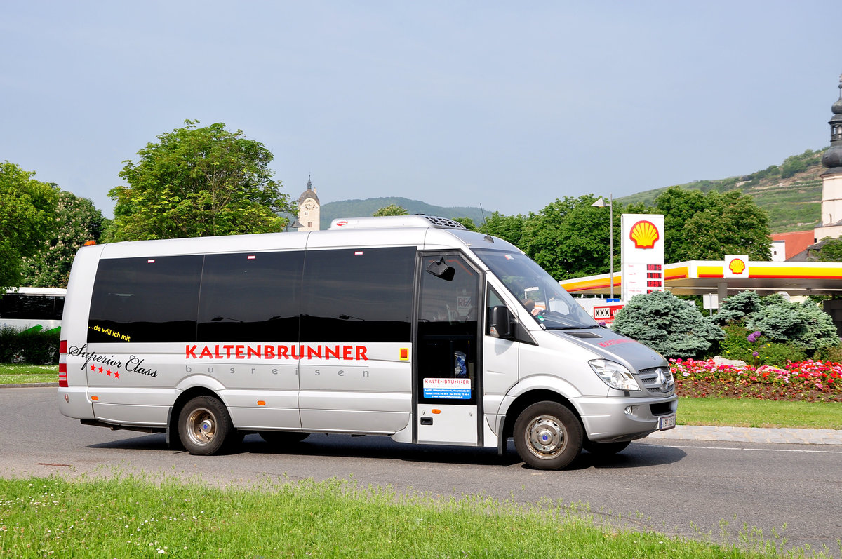 Mercedes Sprinter von Kaltenbrunner Reisen aus Obersterreich in Krems gesehen.