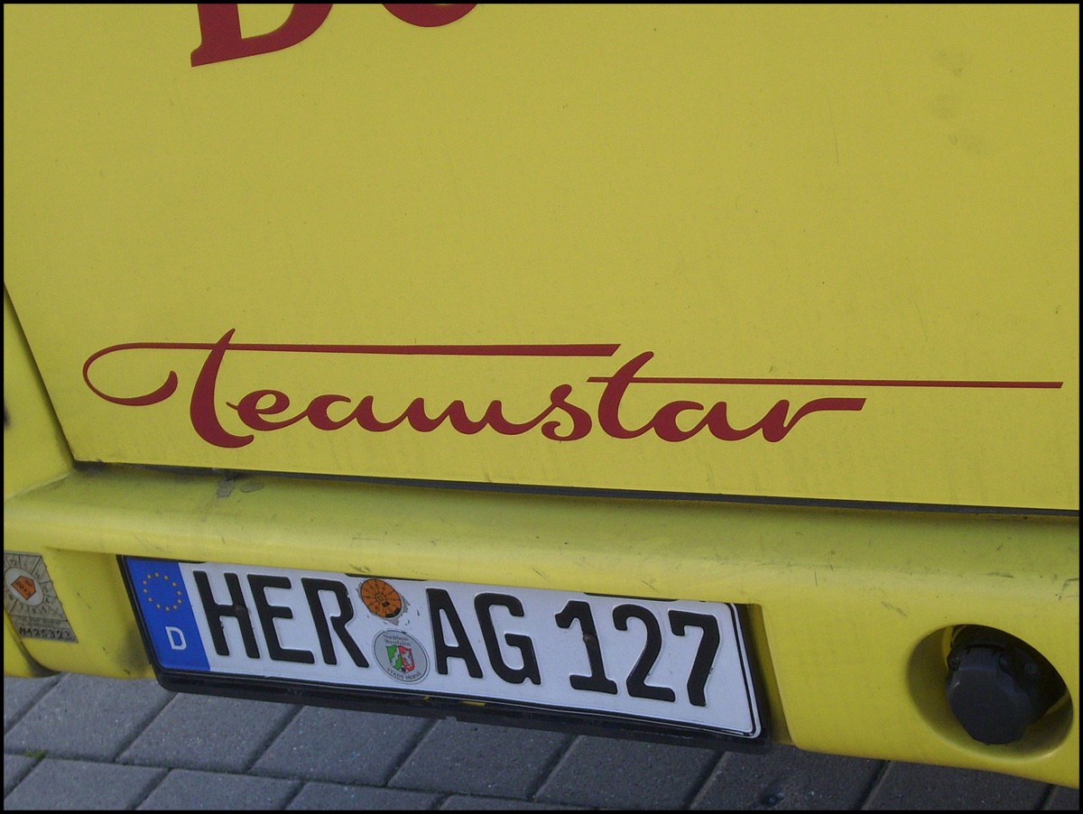 Mercedes Teamstar Logo von Graf's Reisen aus Deutschland im Stadthafen Sassnitz. 