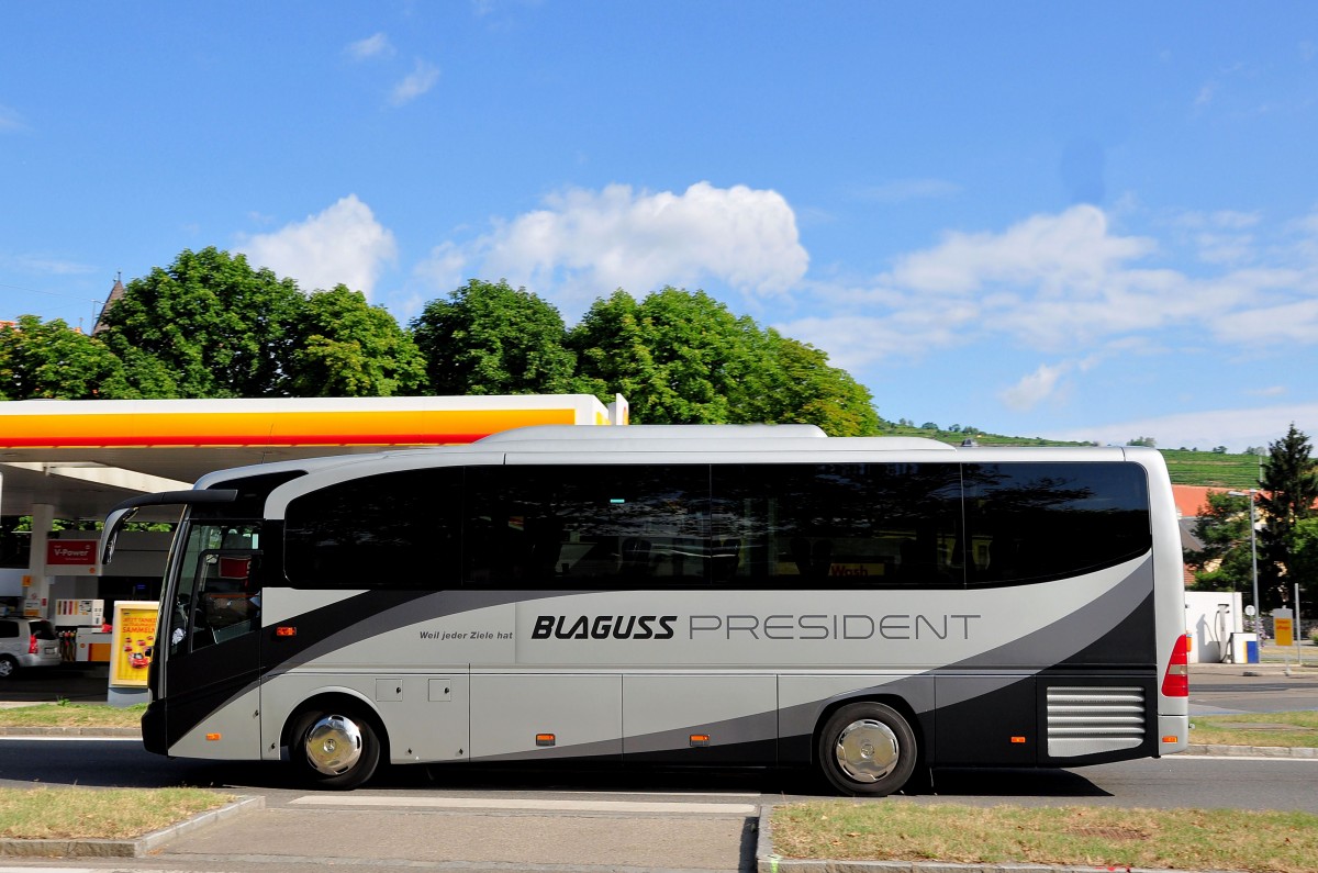 Mercedes Tourino von Blaguss Reisen aus sterreich in Krems gesehen.