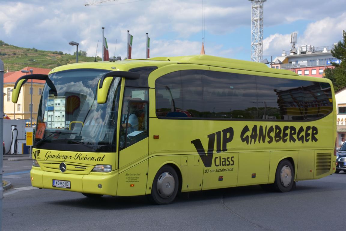 Mercedes Tourino von Gansberger Reisen aus sterreich 06/2017 in Krems.