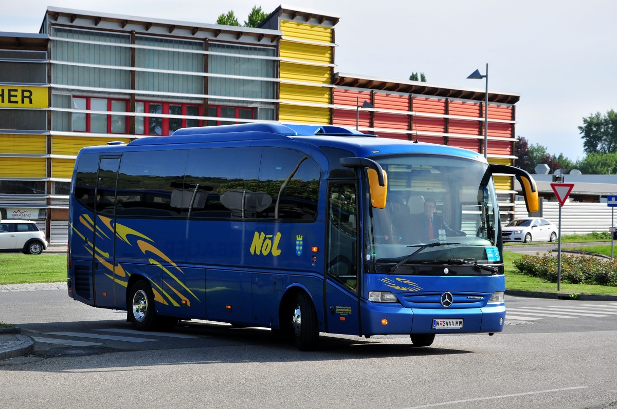 Mercedes Tourino vom NÖL (Niederösterreichisches Landesreisebüro) am 8.5.2015 in Krems gesehen.