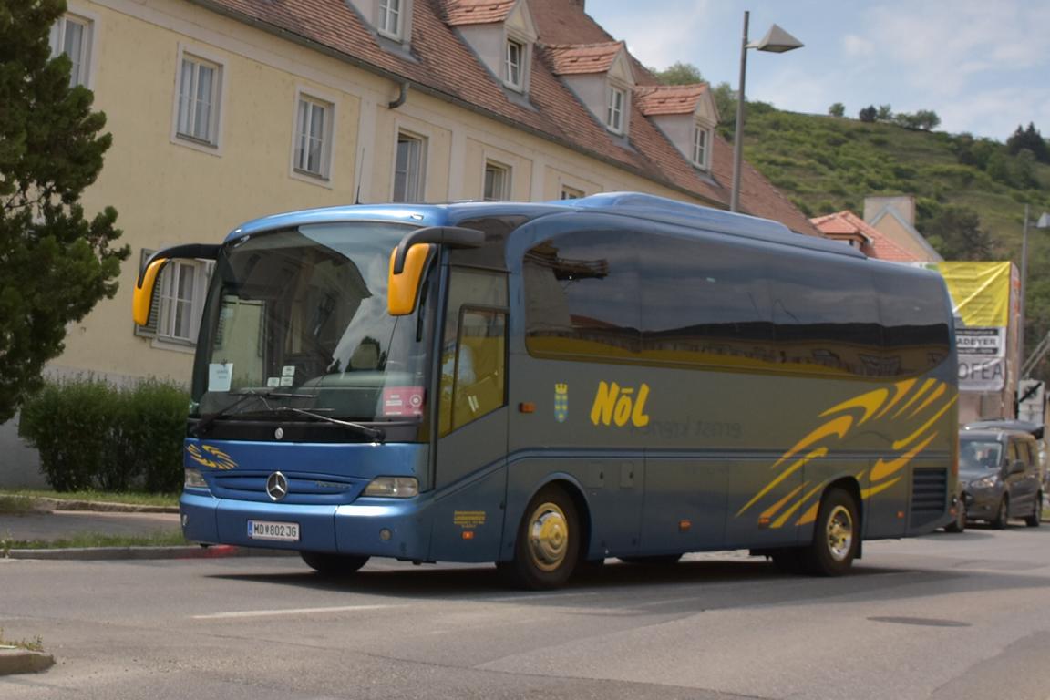 Mercedes Tourino von NL Reisen aus Niedersterreich 2017 in Krems gesehen.