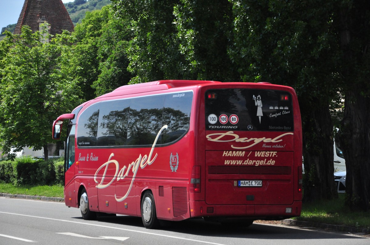 Mercedes Tourino vom Onibusbetrieb DARGEL aus der BRD im Mai 2015 in Krems unterwegs.