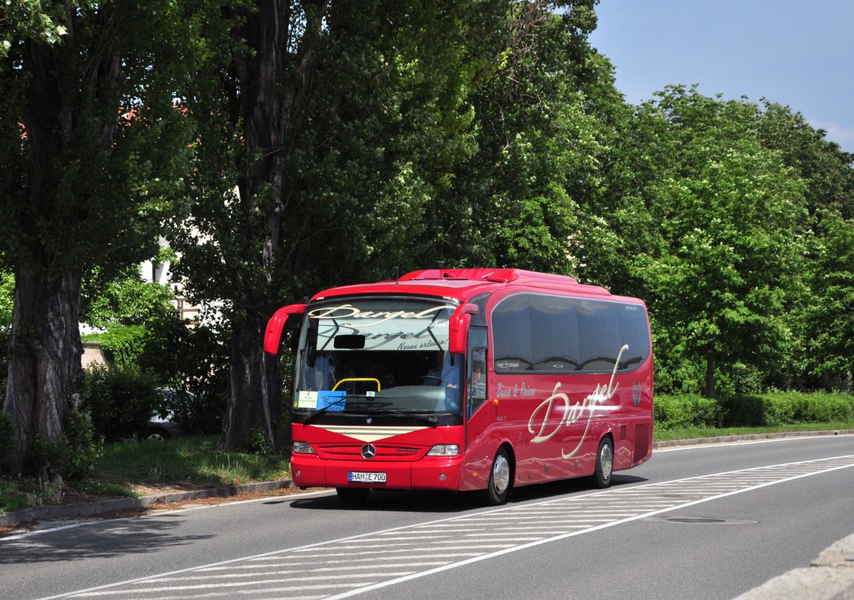 Mercedes Tourino vom Onibusbetrieb DARGEL aus der BRD im Mai 2015 in Krems unterwegs.
