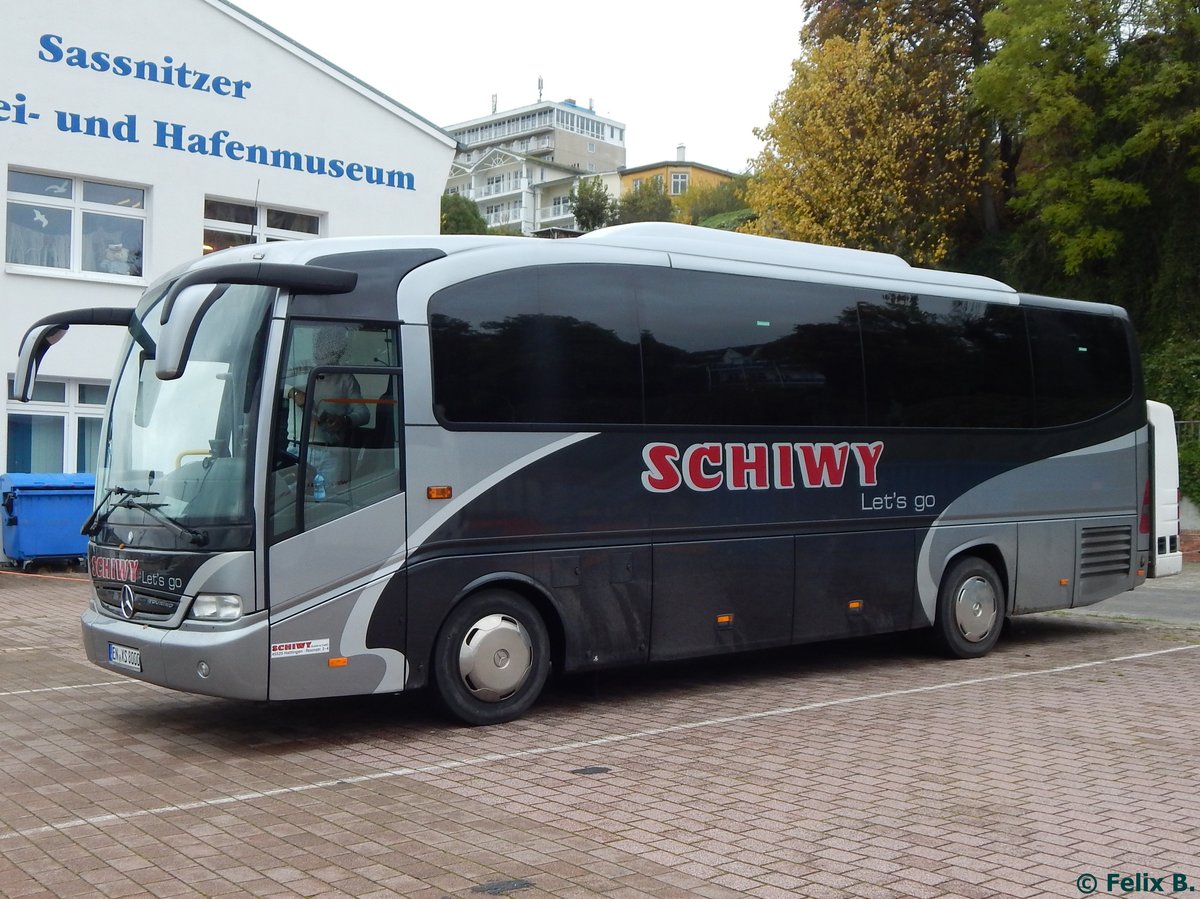 Mercedes Tourino von Schiwy aus Deutschland im Stadthafen Sassnitz.