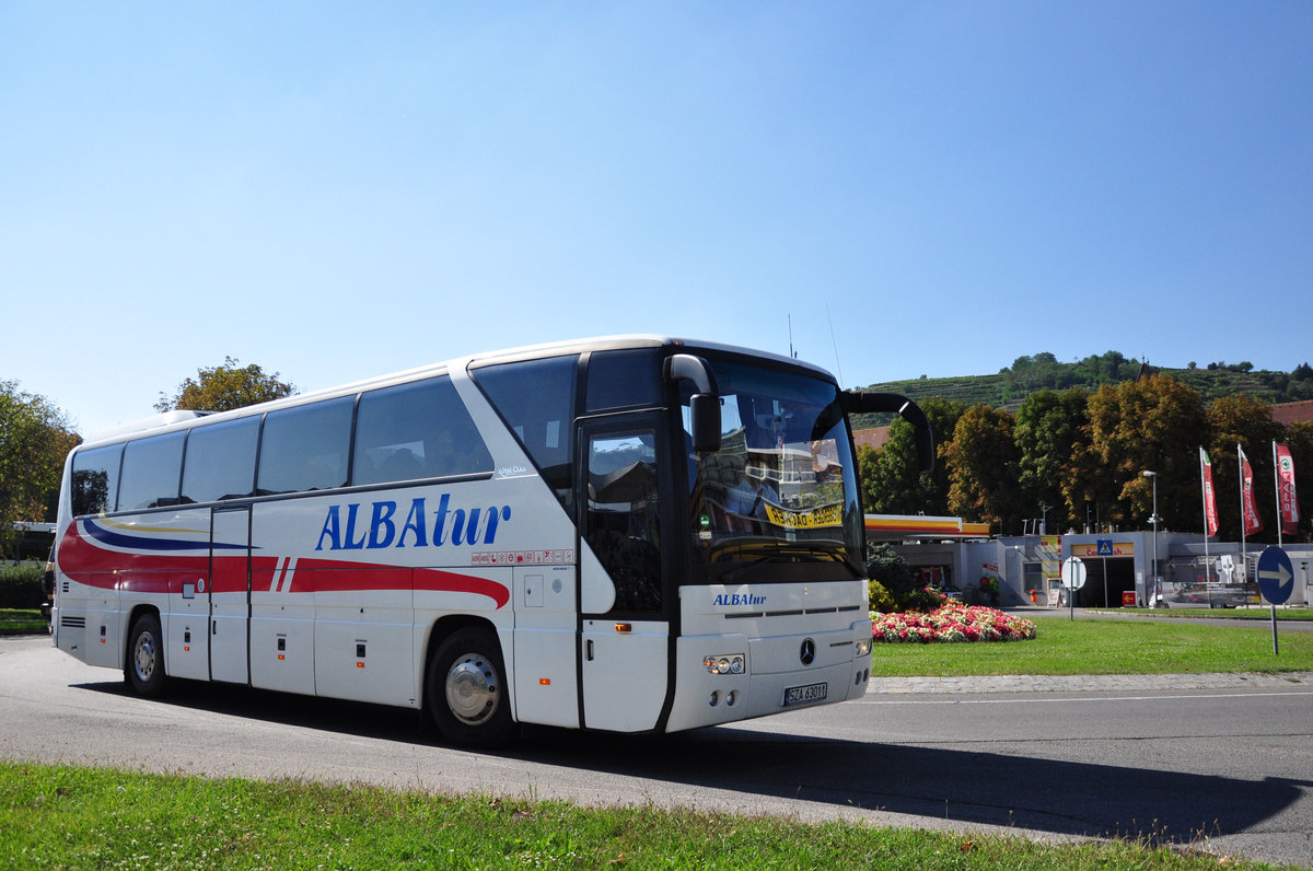 Mercedes Tourismo von ALBAtur aus PL in Krems unterwegs.