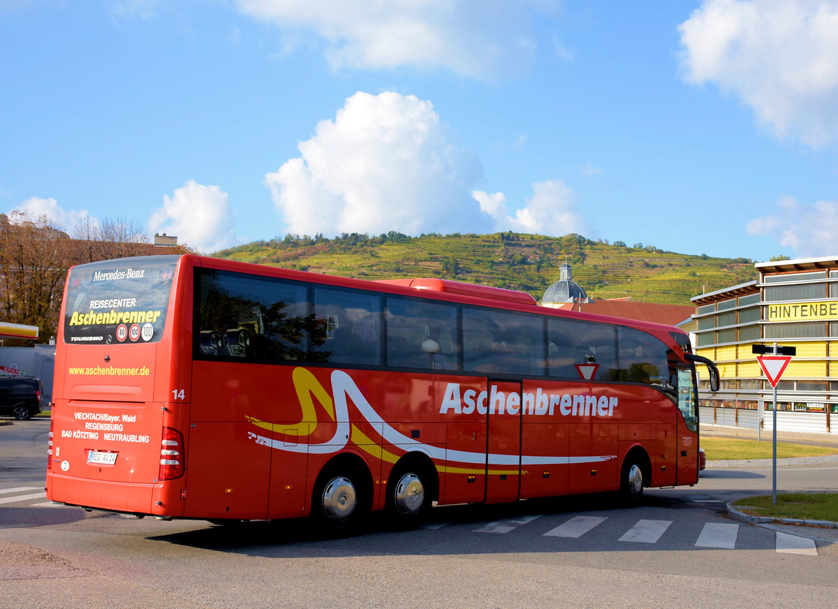 Mercedes Tourismo von Aschenbrenner Reisen aus der BRD in Krems.