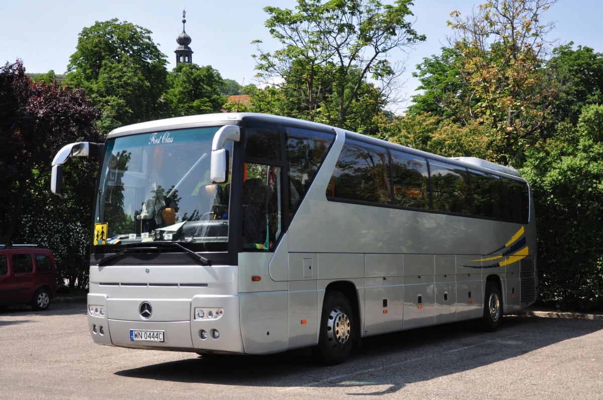 Mercedes Tourismo aus Polen imJuni 2015 in Krems.