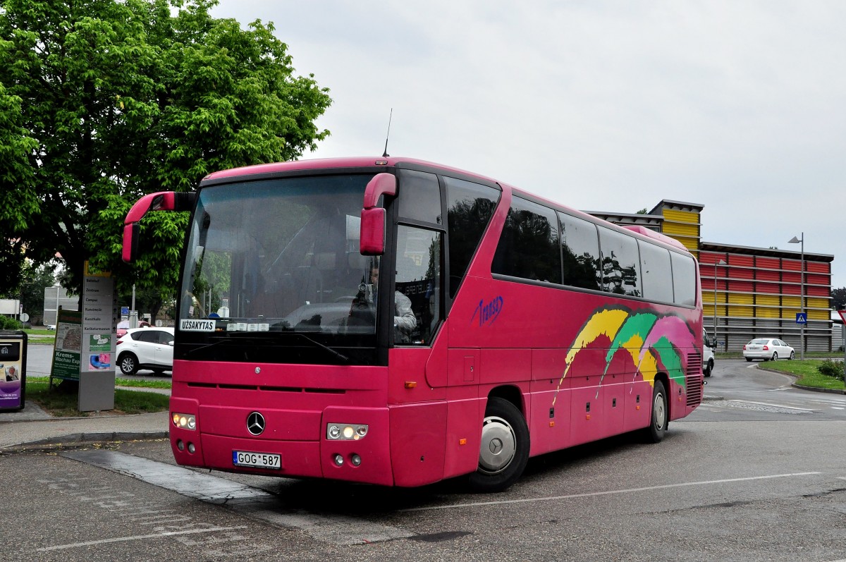 Mercedes Tourismo von Autotransa aus Litauen am 22.5.2015 in Krems.
