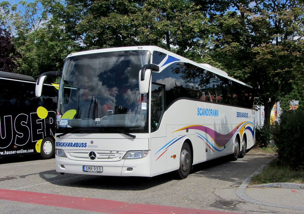 Mercedes Tourismo von Bergkvarabuss aus Schweden in Juni 2015 in Krems.