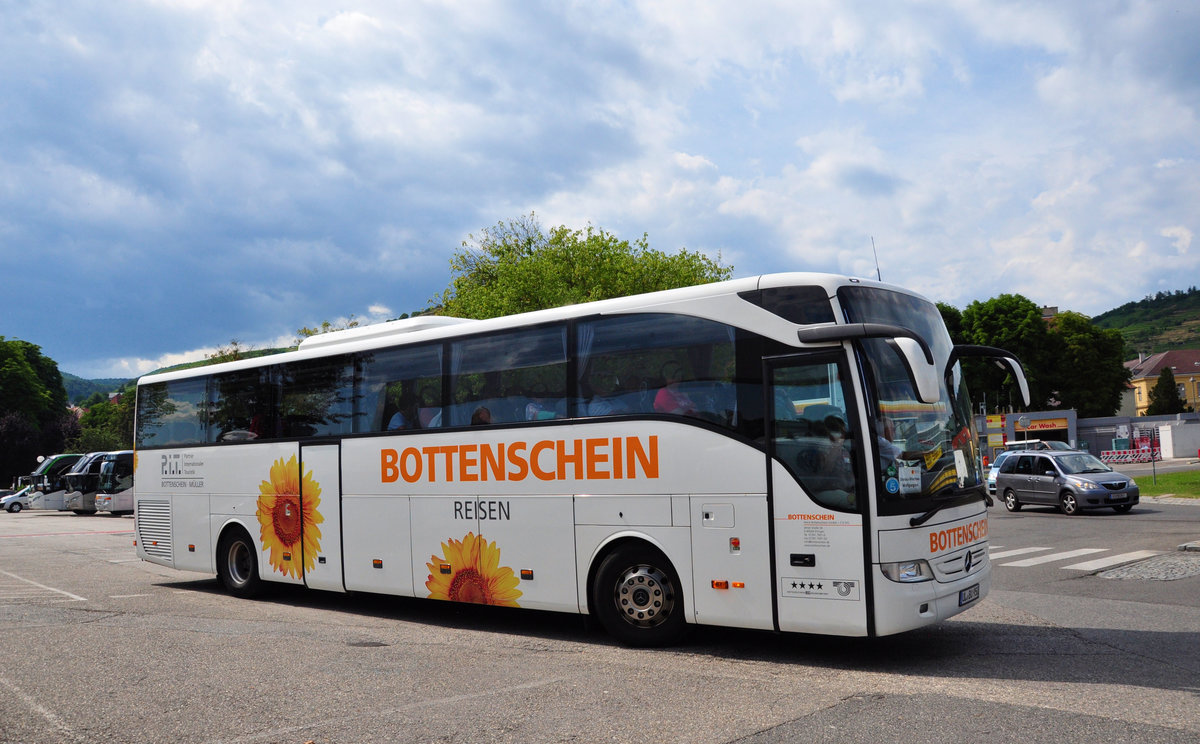 Mercedes Tourismo von Bottenschein Reisen aus der BRD in Krems gesehen.