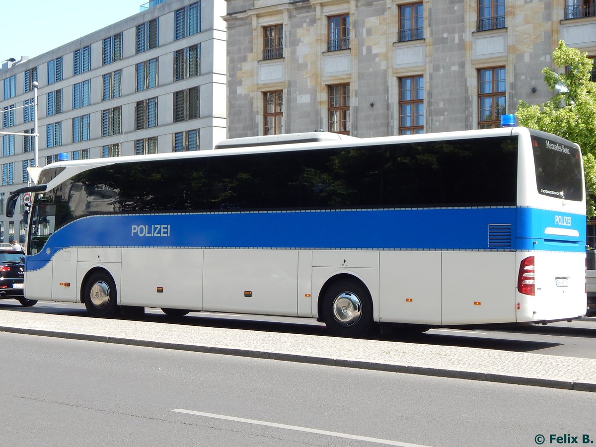 Mercedes Tourismo von der Bundespolizei aus Deutschland in Berlin.