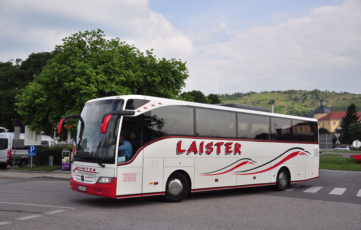 Mercedes Tourismo von der Bustouristik LAISTER aus Niedersetrreich im Mai 2015 in Krems unterwegs.