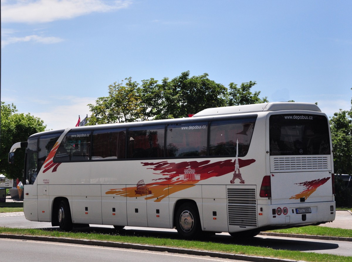 Mercedes Tourismo von Depobus aus der CZ im Juni 2015 in Krems/Stein unterwegs.