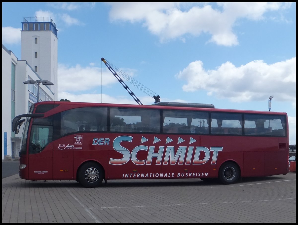 Mercedes Tourismo von Der Schmidt aus Deutschland im Stadthafen Sassnitz.
