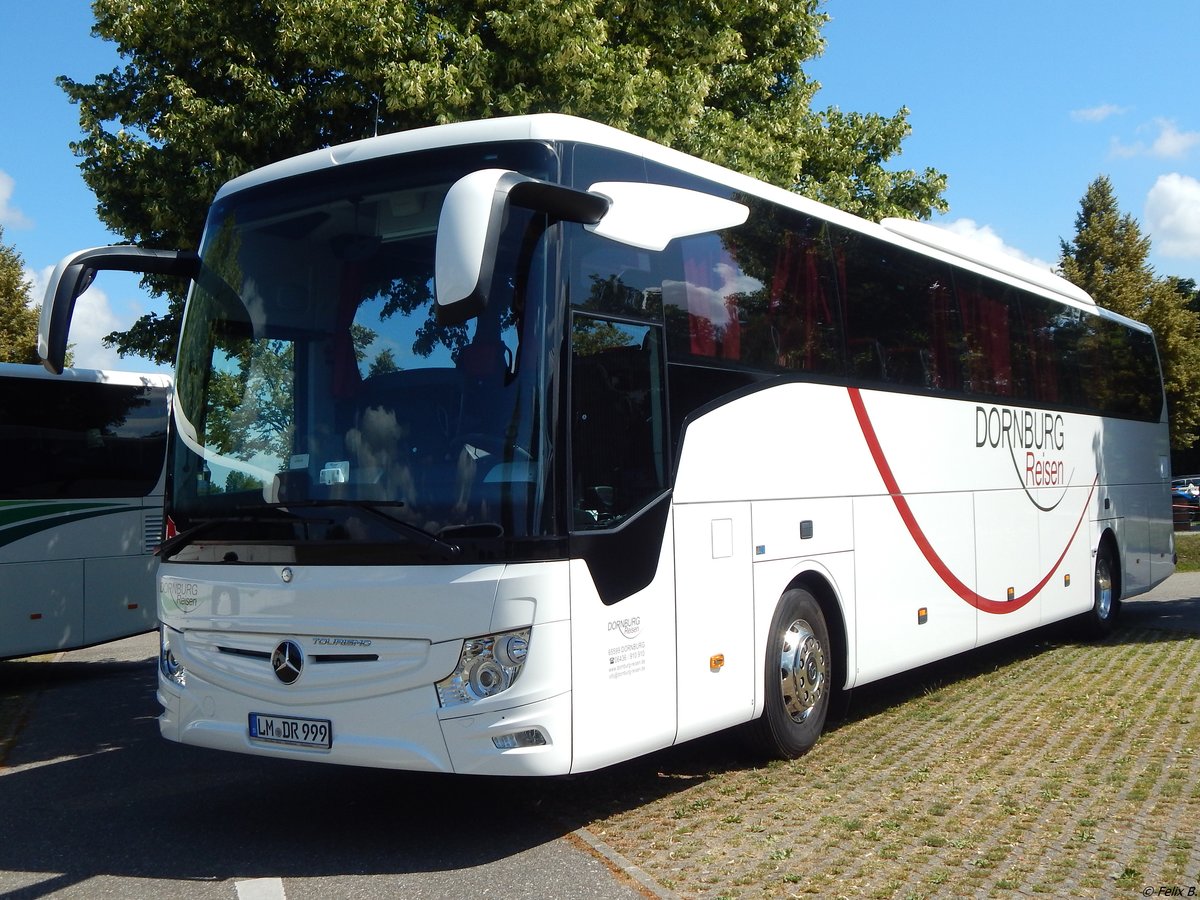 Mercedes Tourismo von Dornburg Reisen aus Deutschland am Europapark Rust.