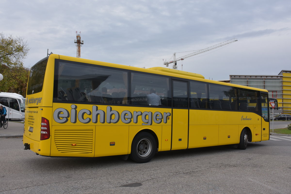 Mercedes Tourismo von Eichberger Reisen aus der BRD 09/2017 in Krems gesehen.
