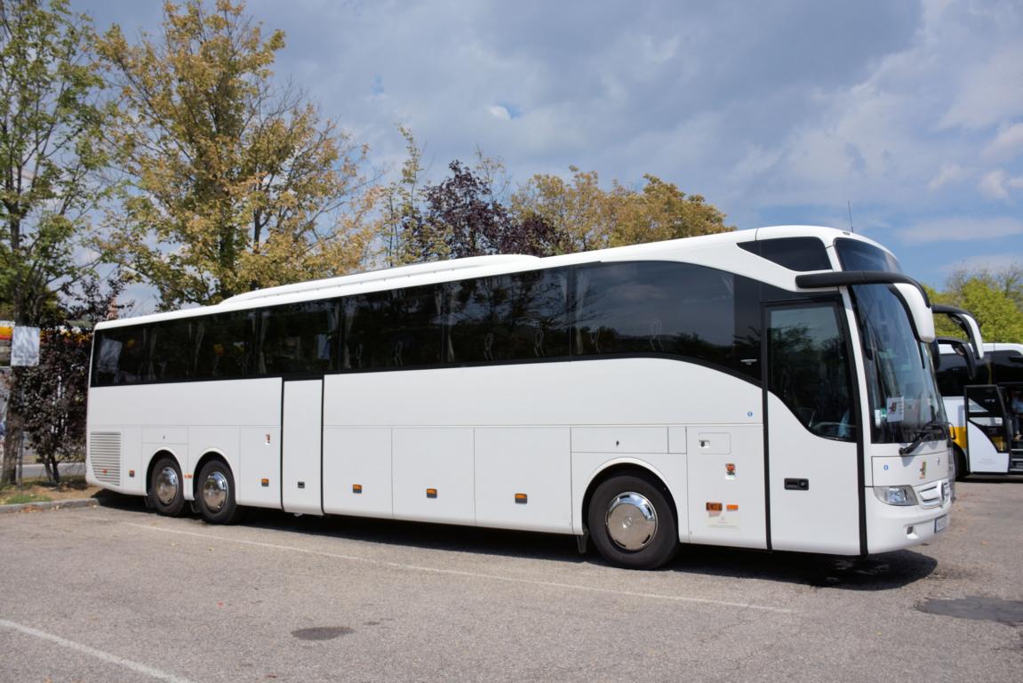 Mercedes Tourismo von Ettenhuber Reisen aus der BRD 07/2017 in Krems.