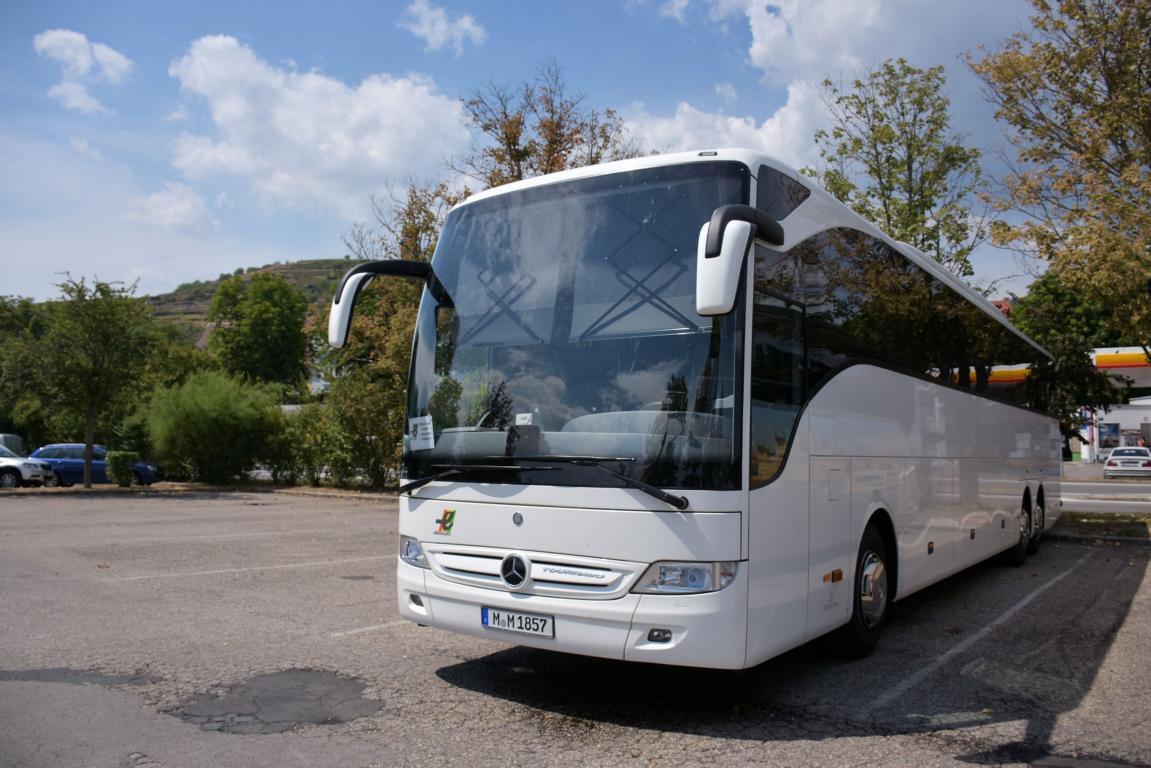 Mercedes Tourismo von Ettenhuber Reisen aus der BRD 07/2017 in Krems.