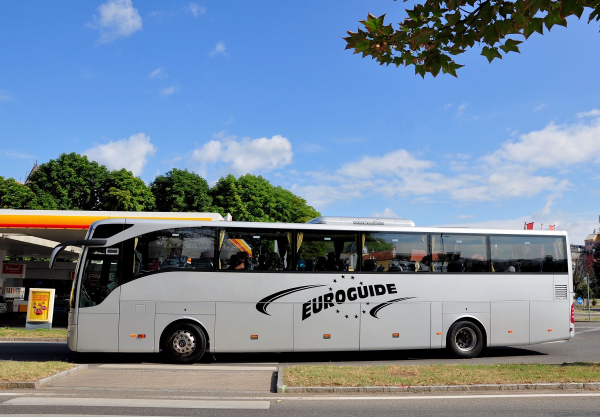 Mercedes Tourismo von Euroguide unterwegs in Krems.