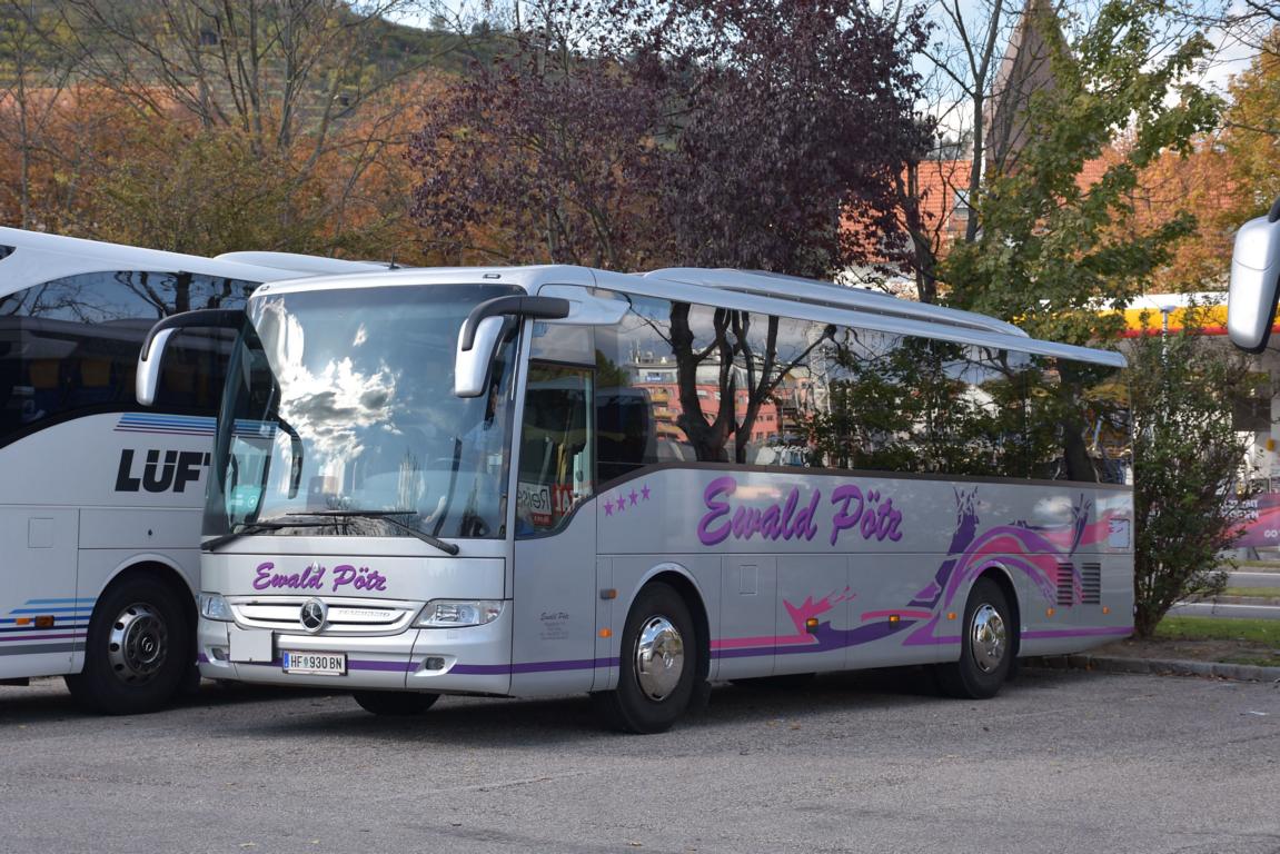 Mercedes Tourismo von Ewald Ptz Reisen aus sterreich 10/2017 in Krems.