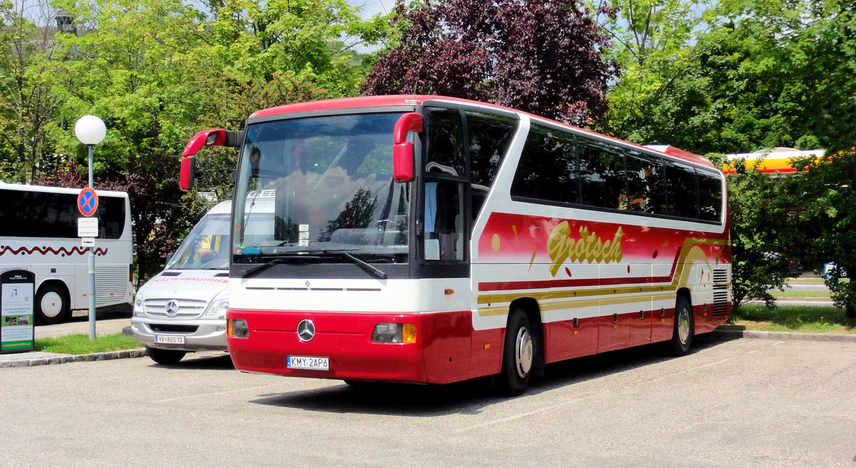 Mercedes Tourismo von Grtsch aus PL in Krems gesehen.