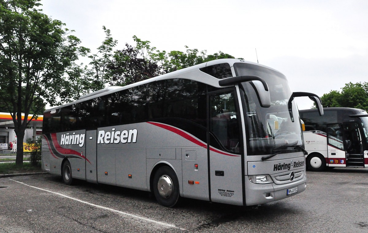 Mercedes Tourismo von Hring Reisen aus der BRD im Mai 2015 in Krems.