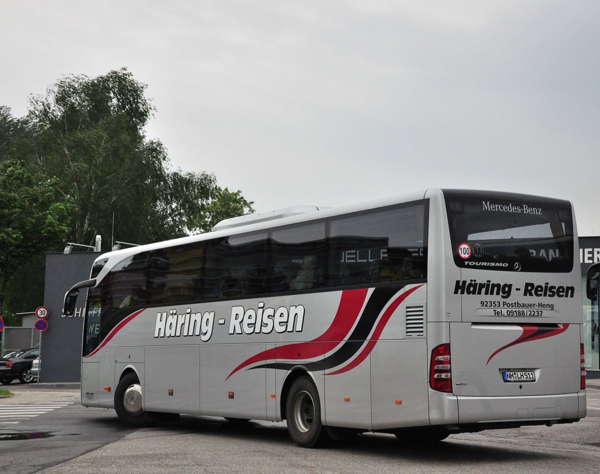 Mercedes Tourismo von Hring Reisen aus der BRD im Mai 2015 in Krems.